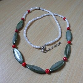 南天の様なネックレス