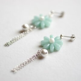 レジンアート　お花とコットンパールとフリンジのピアス〈歌声遠く〉