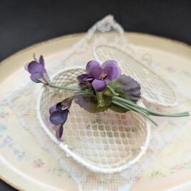 ブローチ 野すみれ(マルベリー色)B177