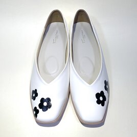 ◆期間限定価格◆ 超軽量・ぺたんこ・楽ちん♪デイジー柄フラット撥水パンプス(ホワイト)22.0cm〜26.0cm