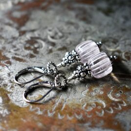 大粒アンティークグーズベリーとシルバービーズのピアス