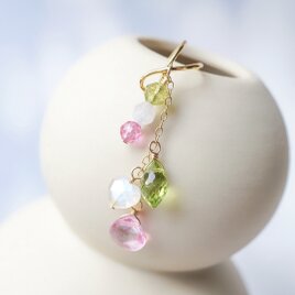「花より団子」天然石 イヤーカフ 片耳 誕生石 春 和菓子 三色団子 ペリドット ムーンストーン ピンクトパーズ ギフト