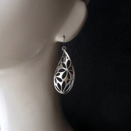 花モチーフの透かし模様・シルバーピアス(イヤリング）