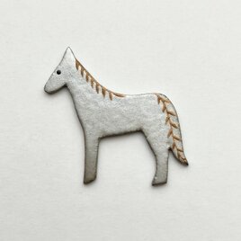 馬のブローチ (葉っぱ/シルバー)