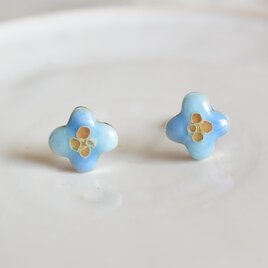 七宝焼｜小さなお花のピアス　空色