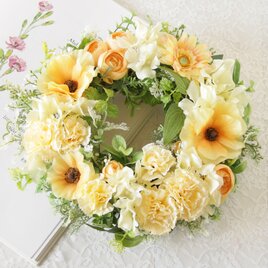 春色カーネーションのナチュラルフラワーリース［イエロー］