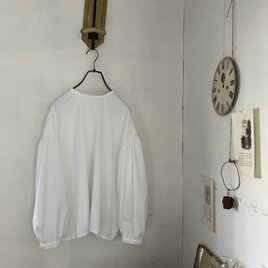 ふんわりホワイトのブラウス（0-to-145)