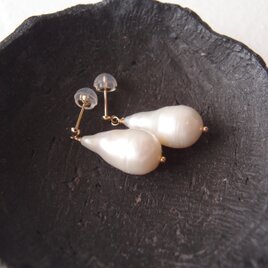 【K10YG】Baby Oyster Pearl Earrings／ベビーオイスターパール スタッドピアス