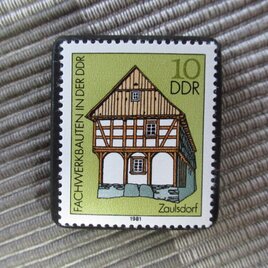 ドイツ　伝統家屋切手ブローチ10805