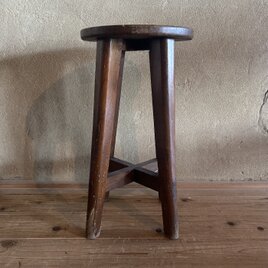 風合いのある丸椅子