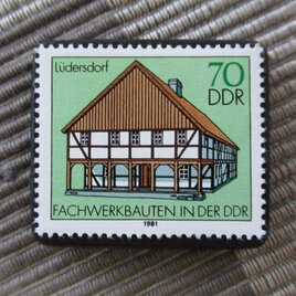 ドイツ　伝統家屋切手ブローチ10810