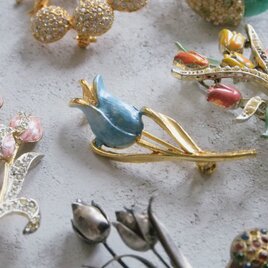 水色のチューリップのブローチ