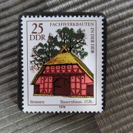 ドイツ　伝統家屋切手ブローチ10823