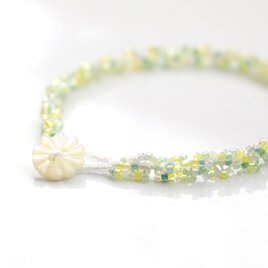 きらめくビーズのブレスレット / ミモザ