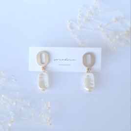 ★c　"魅せる耳元に…"　春　パール風　小ぶり　フォーマル　ピアス(チタンピアスのみ)