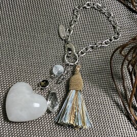 ハート バッグチャーム グレータッセル付き 上品 大人可愛い