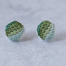 国産絹糸の絽ざしピアス 絹のうつろい 苔むした庭 グラデーション