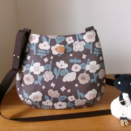 花柄綿麻生地のおにぎり型ショルダーバッグ