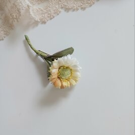 染め布花＊春色・デージーのコサージュ
