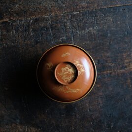 花と蝶々◆ブラウンで素敵。古輪島塗　花蝶文漆芸沈金蓋付椀　漆器　骨董・antiques 明治〜大正期