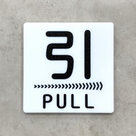 【送料無料】PULL 引サインホワイトプレート［矢印右向き］正方形 ドアサイン プル 引き扉 玄関