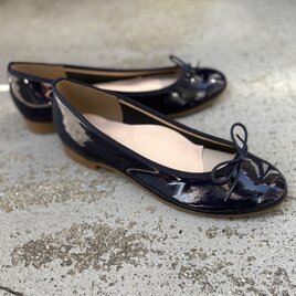 ローヒール 　リボン 　バレエパンプス　エナメルネイビー　デイリーも通勤も◎