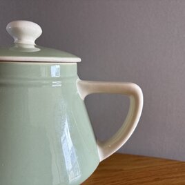フランスの古いティーポット　