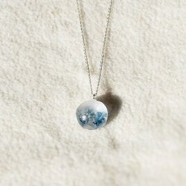 komorebi｜木漏れ日のガラスネックレス(藍染め×パート・ド・ヴェール)