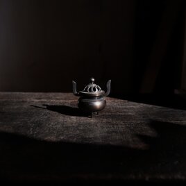 小ぶりで可愛い◆三本脚金属香炉　真鍮　古民家　インテリア　オブジェ　ビンテージ　