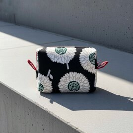 ミニポーチ/花柄・フラワー/化粧・メイク・サニタリー・小物入れ/マチあり大容量/落ち着いた大人の花柄ポーチ