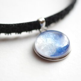 【受注製作】レジンアート　ラウンドモチーフとタティングレースとベルベットリボンのチョーカー〈雪解けの水〉