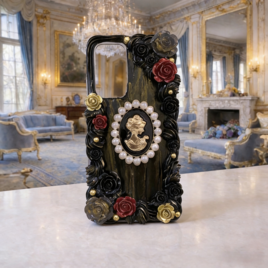 アンティーク薔薇のスマホケース｜一点物 立体装飾 クラシカル ロココ ハンドメイド 大人可愛い ゴシック