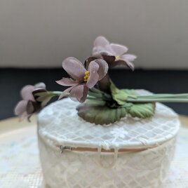 ブローチ 野すみれ(コーヒーブラウン色)B179