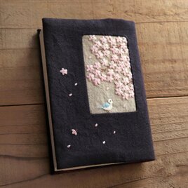 手刺繍のブックカバー『花が降る』