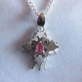 ピンクサファイア　ペンダント