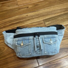 ボディバッグ★デニムリメイク★トートバッグ　マザーズバッグ　ウエストポーチ カバン 男前　アップサイクル