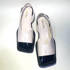 スクエアトゥが個性的♫ モードなバイカラー合皮サンダル (オフホワイトxエナメルブラック) 23.0cm〜24.5cm