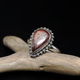 タンザニア産パープルヘイズサンストーンの粒枠飾りリング　12号　～静かな躍動～　天然石アクセサリー　指輪　一点物　macari