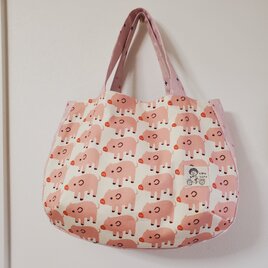 普段使いのマチたっぷりトートバッグ ブタ×小花柄