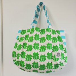 普段使いのマチたっぷりトートバッグ カエル×ボーダー柄