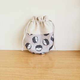 ラウンド型のミニ巾着（ハリネズミ）