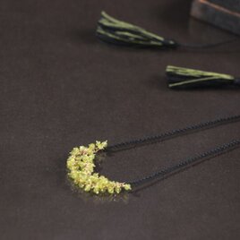 アイドクレースとシルクのネックレス（鶯色・黄緑）