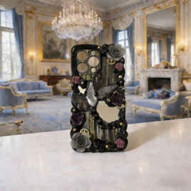 アンティーク薔薇のスマホケース｜一点物 立体装飾 クラシカル ロココ ハンドメイド 大人可愛い ゴシック