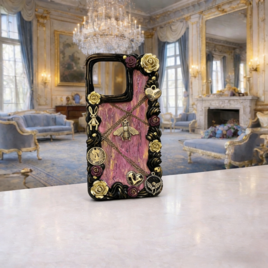 アンティーク薔薇のスマホケース｜一点物 立体装飾 クラシカル ロココ ハンドメイド 大人可愛い ゴシック