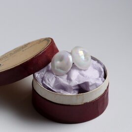 【ピアス又はイヤリング】　真珠の様に