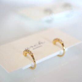 ピアスのようなイヤリング　キュービックジルコニア　アレルギー対応　シンプル　小さめ