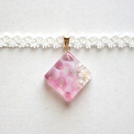 【受注製作】レジンアート　スクエアモチーフとタティングレースとサテンリボンのチョーカー〈水紋・ピンク〉