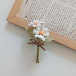 染め布花＊マーガレットのコサージュ