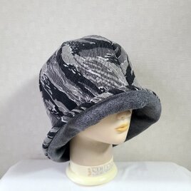 魅せる帽子☆リバーシブルが嬉しい♪綿カットソーと迷彩柄のバイカラークロッシュ～グレー