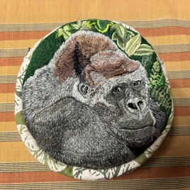 ニシローランドゴリラのポーチ